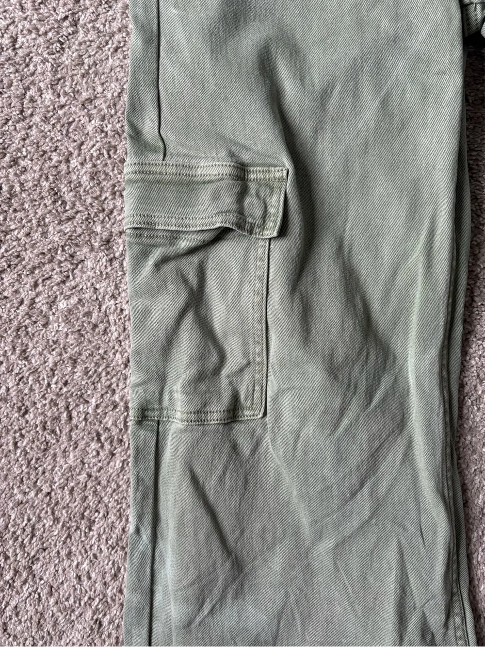 Women’s Risen Jeans Green Cargo Flared Pants - Picture 5 of 6